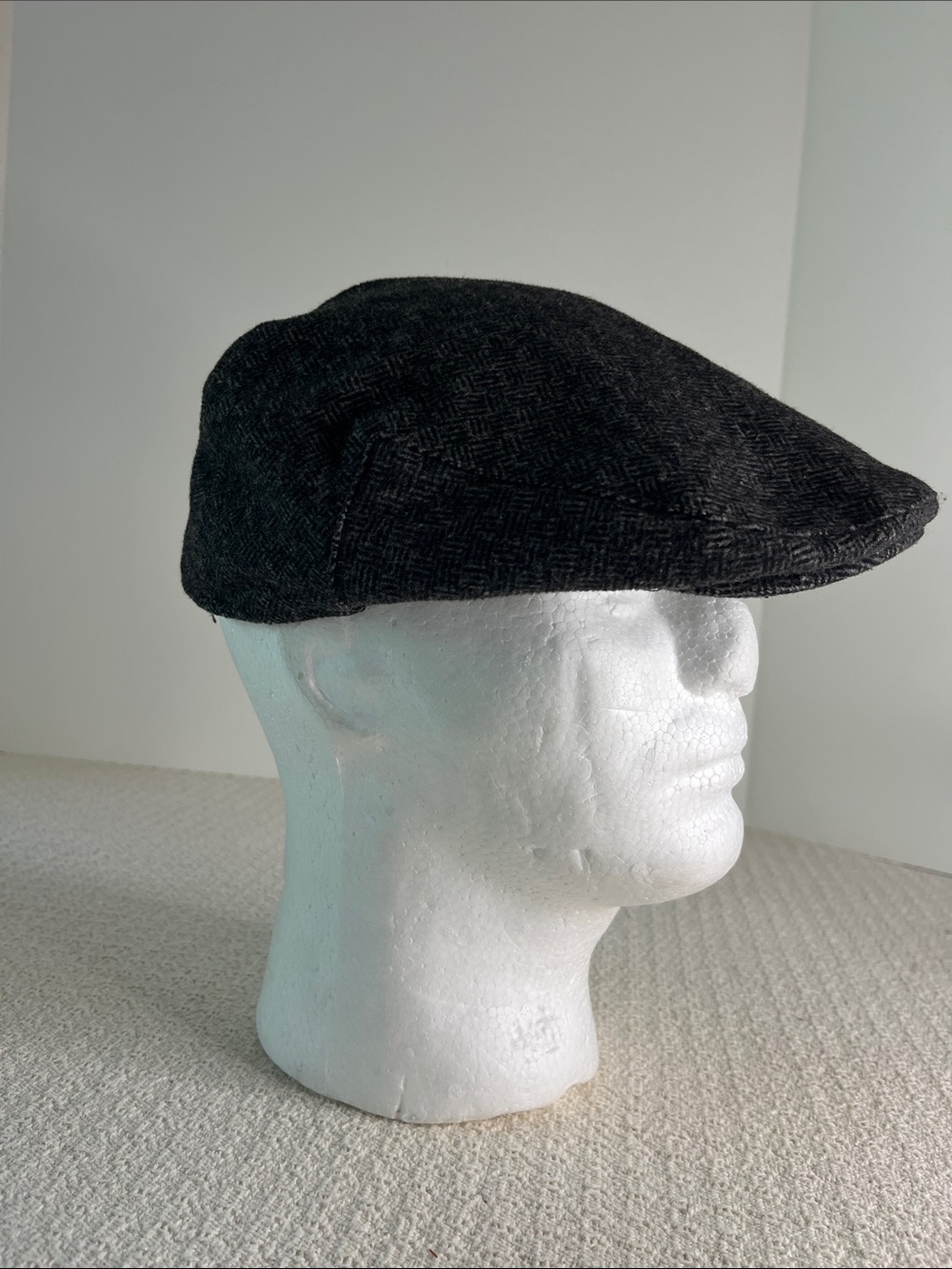 Country Gentlemen Men’s Black/Gray Wool-Blend "cabbie cap", sz M,